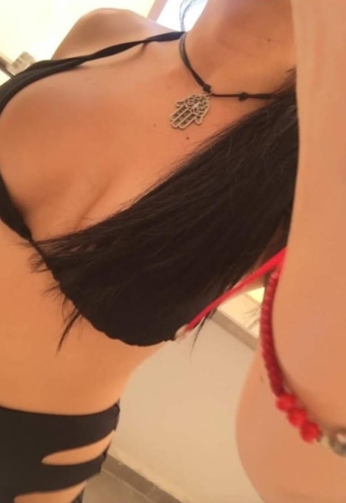 POR CAROLINAS BAJAS – MUJER DE LUJO EXPLOSIVA Y JUGUETONA