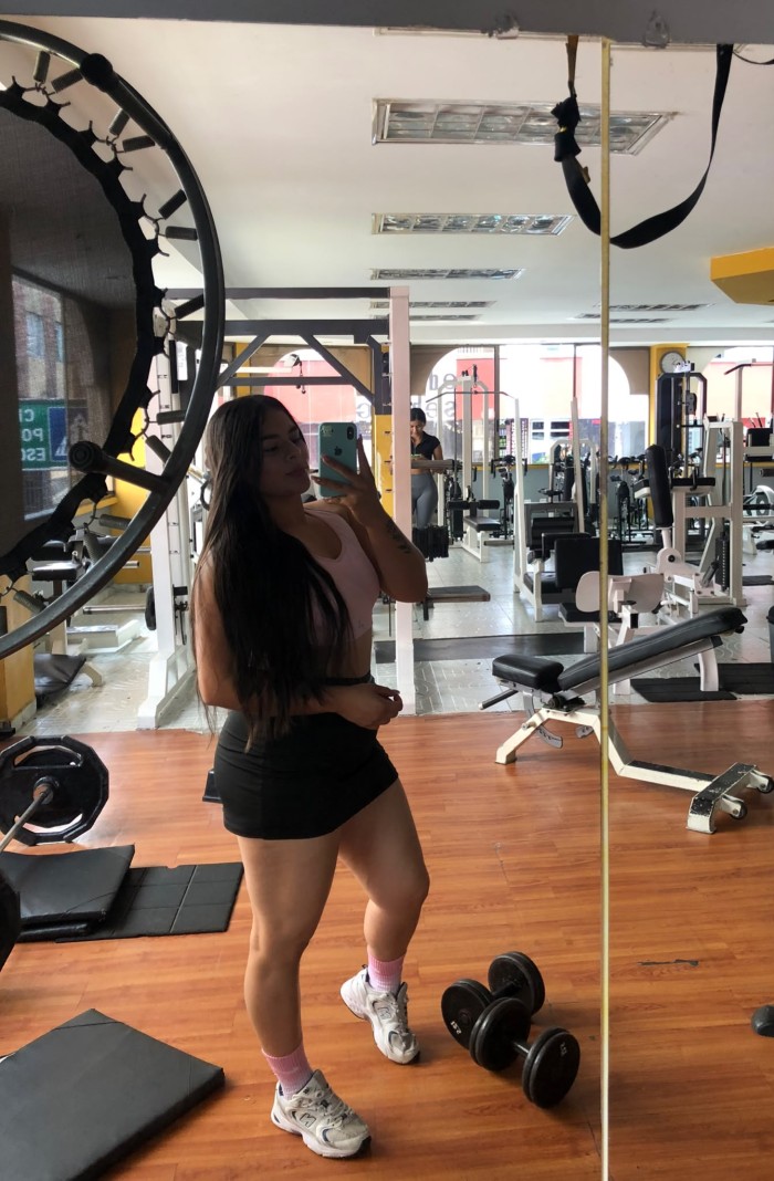 MIA UNA CHICA MUY PUTITA