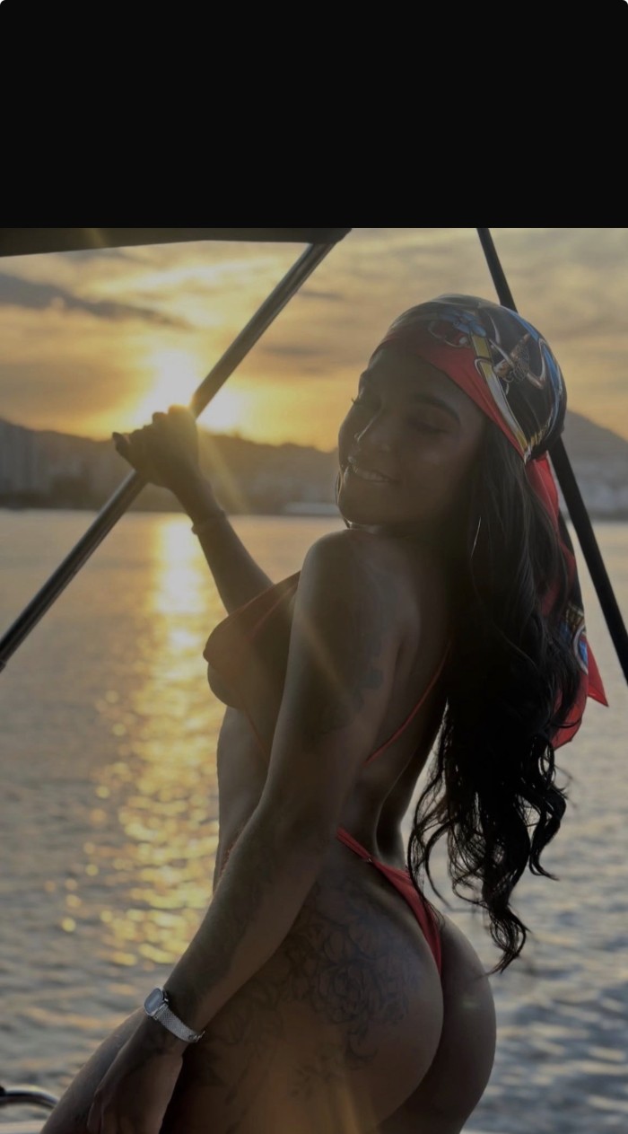 Preciosa morenaza vip con ganas de mucho sexo