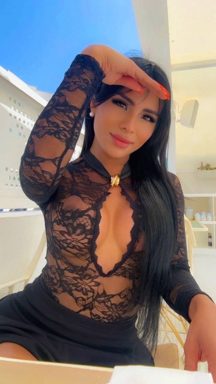 UNA TRANS FEMENINA QUE DESPIERTA CURIOSIDAD 617174752