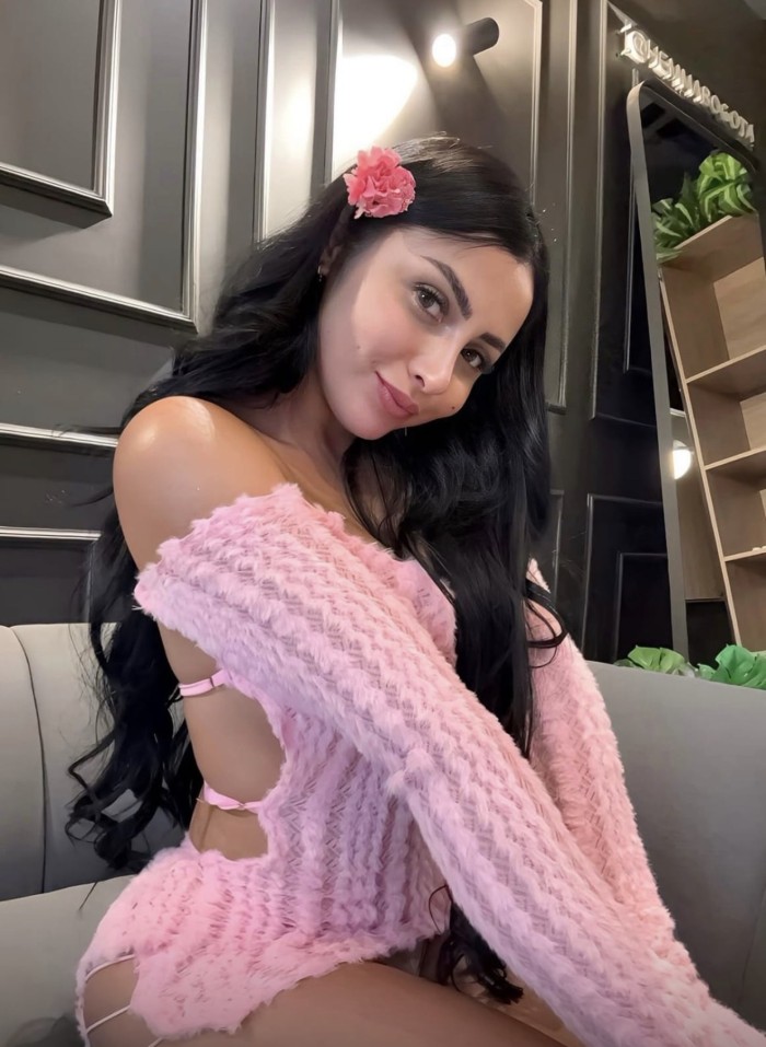 Exclusiva chica colombiana recien llegada