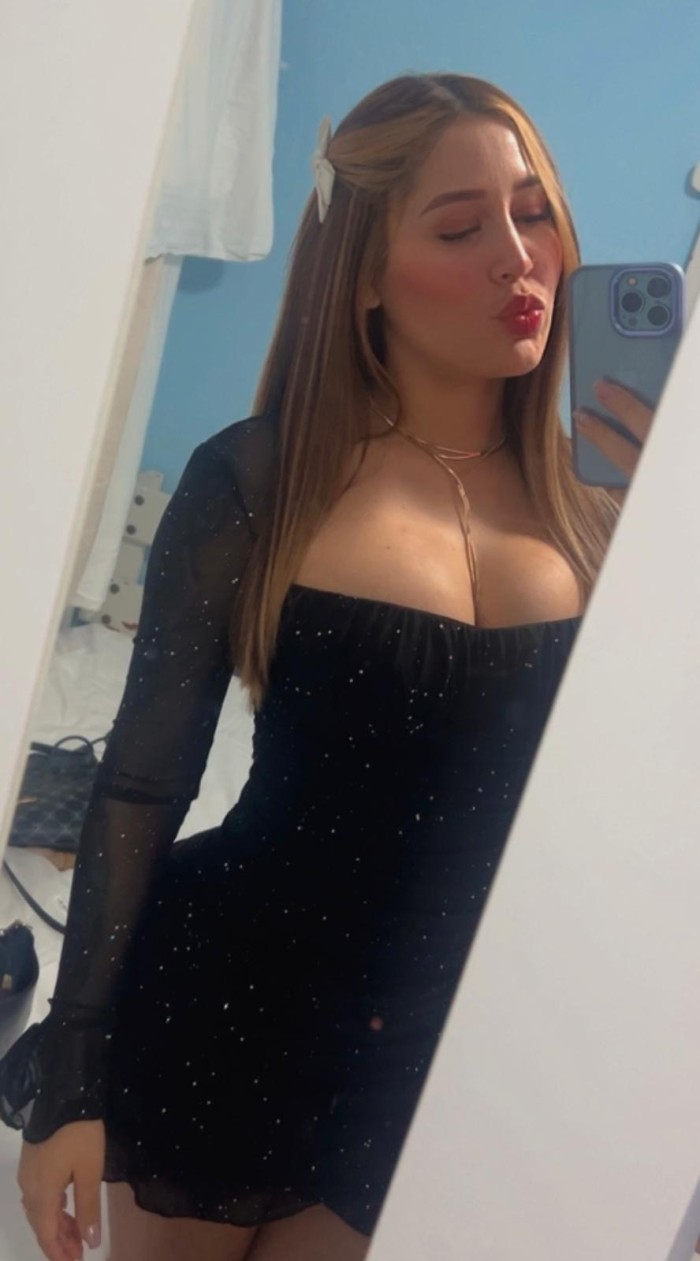 Jovencita preciosa muy implicada en la intimidad