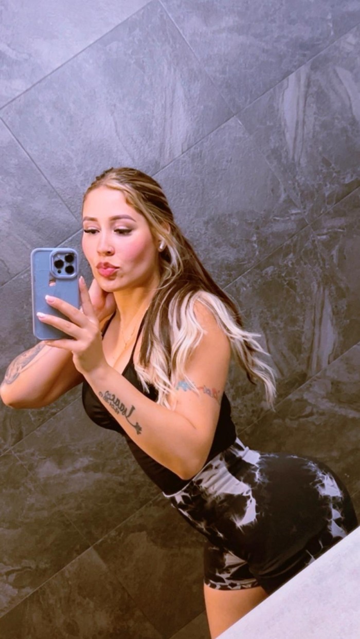 Jovencita preciosa muy implicada en la intimidad