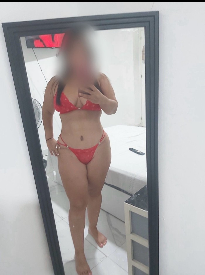 masajista alegre y divertida