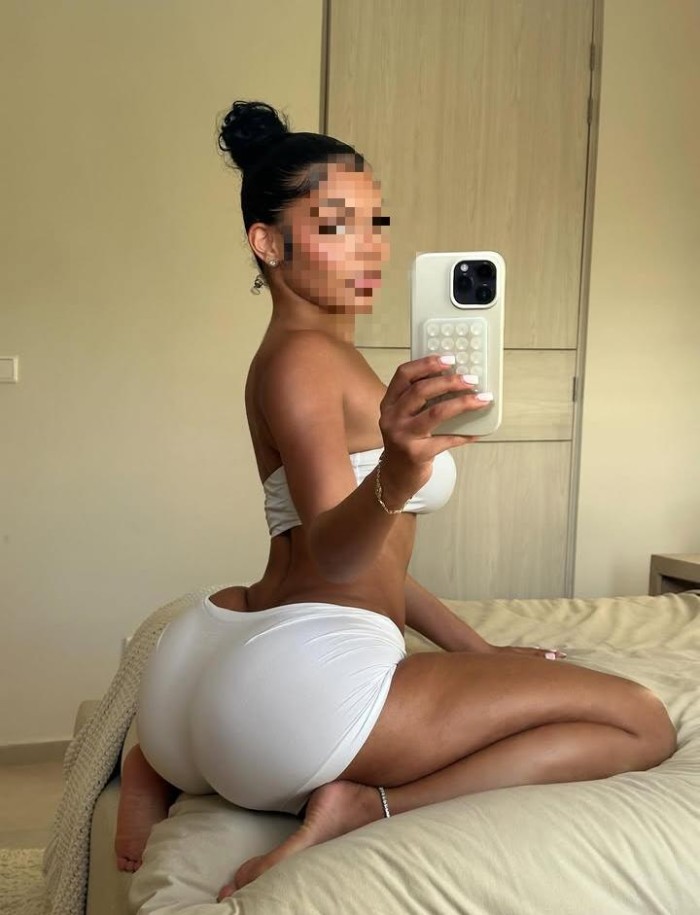 Kimberly cuerpo de Diosa, fiestera a tope.