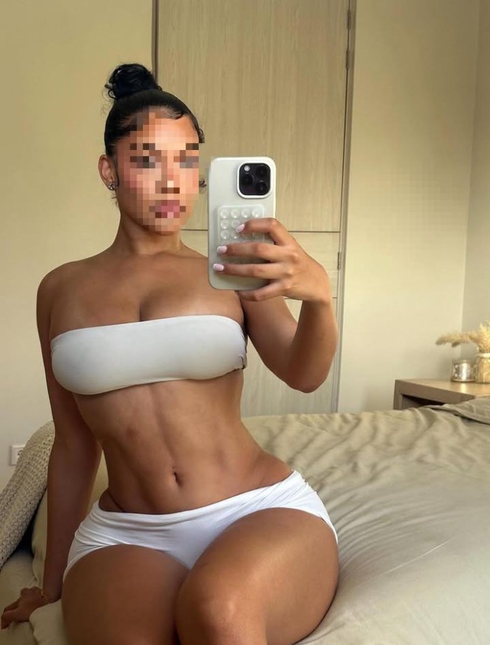Kimberly cuerpo de Diosa, fiestera a tope.