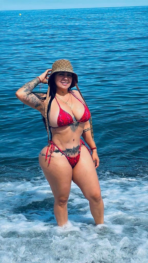 EXOTICA Y DISPUEST A DISFRUTARLO CACHONDA Y CON GANAS DE TODO