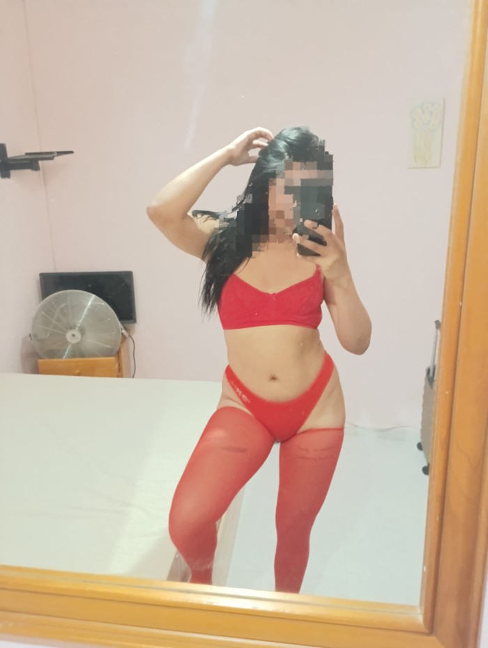 LATINA CALIENTE Y MUY MORBOSA ATRÉVETE