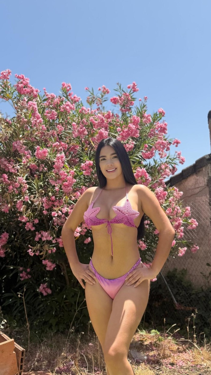 QUITAME MIS TANGUITAS CON LA BOCA ESTOY CALIENTE