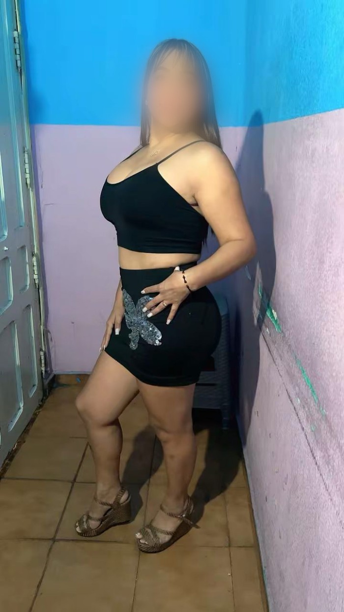 Paola, joven colombiana desde 15 euros