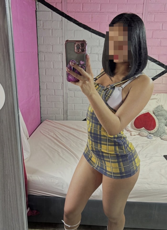 JOVENCITA DELGADA JUGUETONA CARIÑOSA