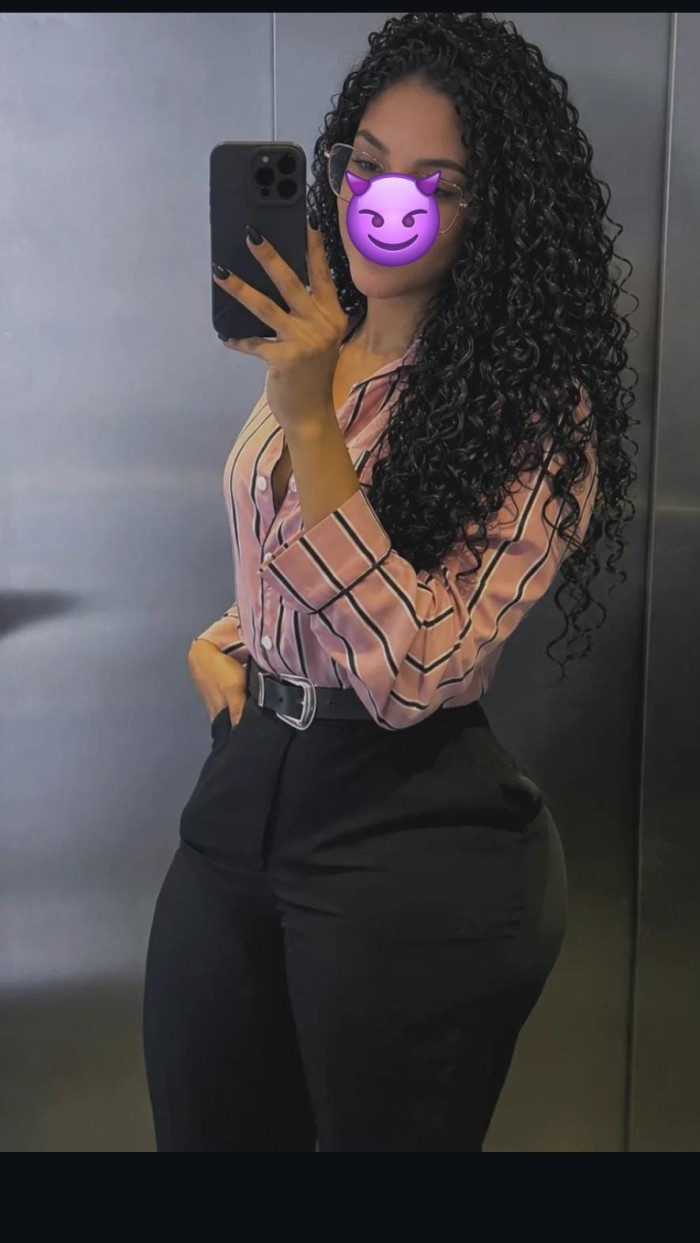 DELICIOSA IMPLICADA MORBOSA DESEOSA DE PLACER