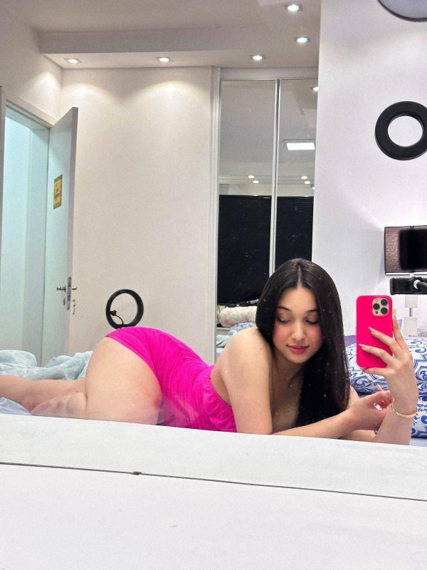 CAMILA CALIENTE Y CACHONDA MUY POLLONA