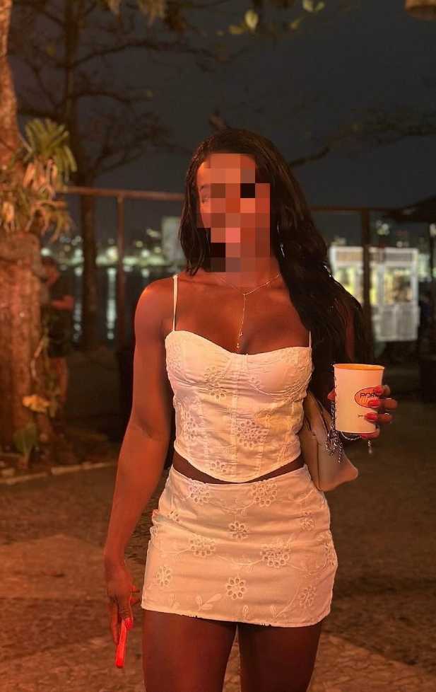 LATINA ATREVIDA ALEGRE CARIÑOSA DIVERTIDA