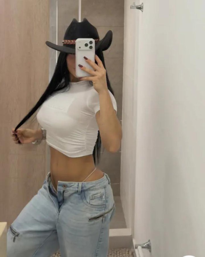 Mariana chica latina fiestera