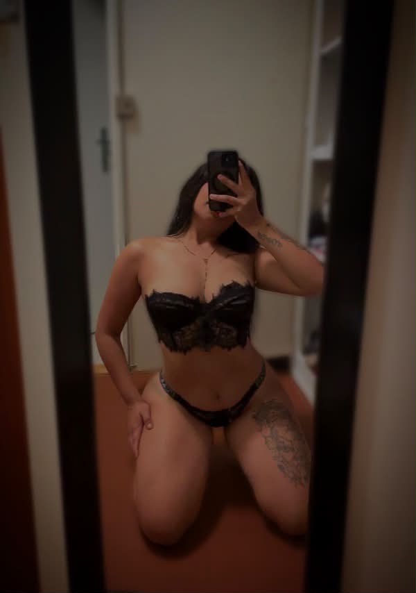 LATINA FOGOSA CACHONDA Y COMPLACIENTE