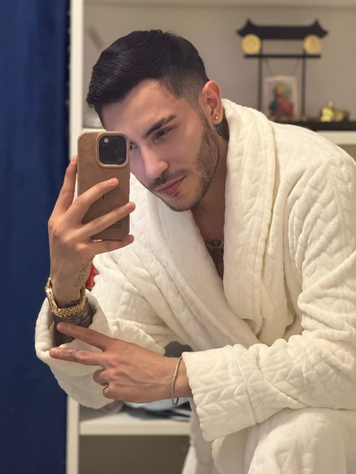 COLOMBIANO DISPUESTO AL PLACER EN MADRID