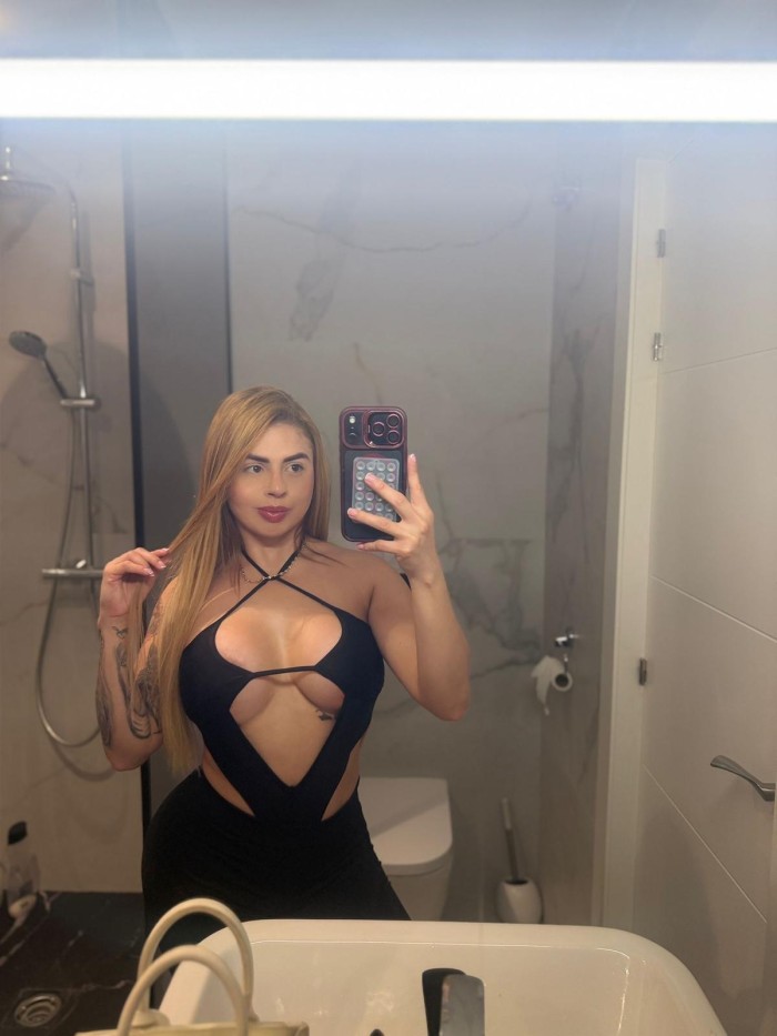 Colombiana rubia jovencita fiestera
