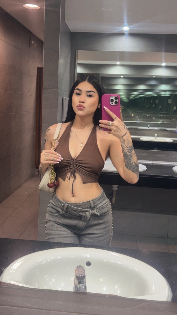 Liz jovencita por la zona
