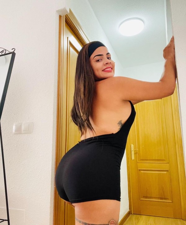 Hola, me llamo nathalia y estoy aquí para complacerte y pasarla rico
