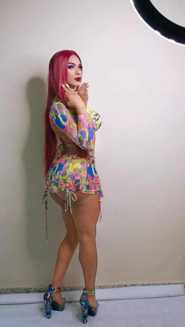 LAURA LENGUA DE SERPIENTE