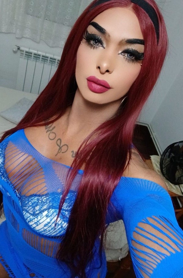 LAURA LENGUA DE SERPIENTE