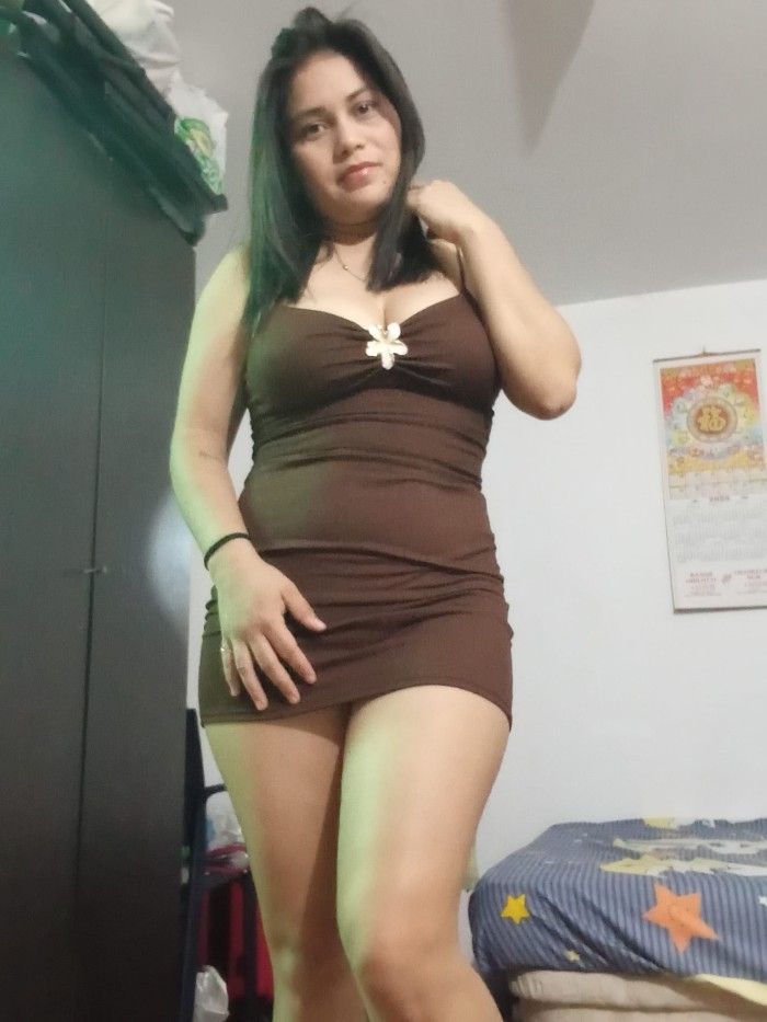 BLANCA MUJER CON COÑO APRETADO
