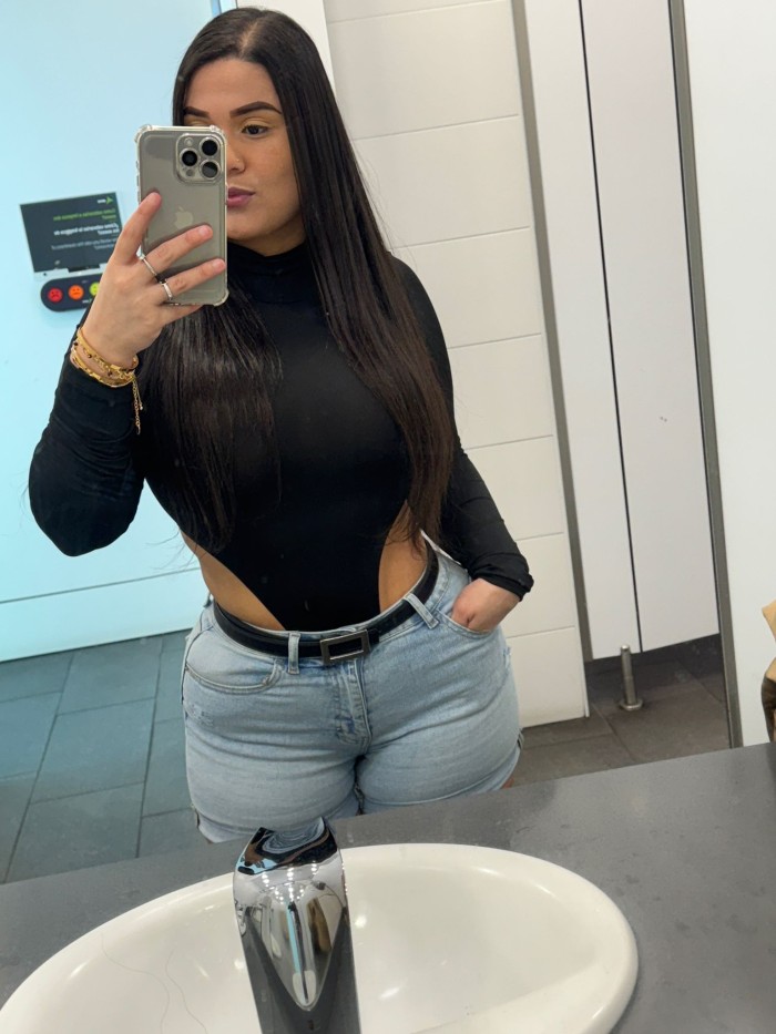 CON UNOS MOVIMIENTOS SENSUALES 691734645