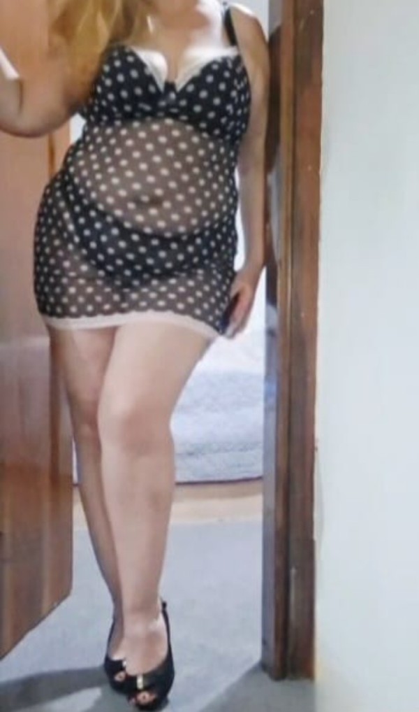 CASADA *,MI MARIDO ESTA DE VIAJE *PARA HOMBRES EN FALTA DE CARIÑO.