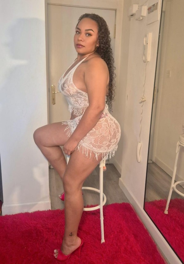 COLOMBIANA RECIEN LLEGADA