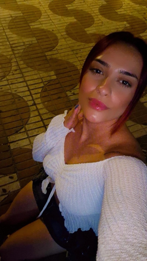 Coñito apretadito y muy húmedo ven y cómetelo