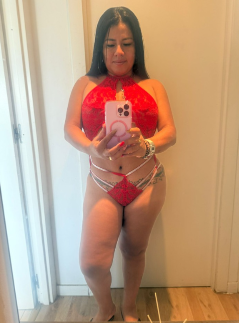 IMPLICADA CACHONDA DESEOSA DE PASION Y LUJURIA
