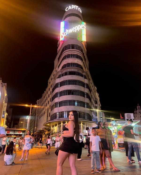 SALOME, Colombiana jovencita espectacular en el centro de Alicante