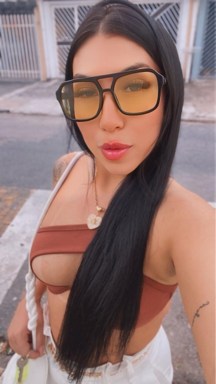 CUERPAZO DE INFARTO BELLA CURVAS SERVICIOS COMPLET
