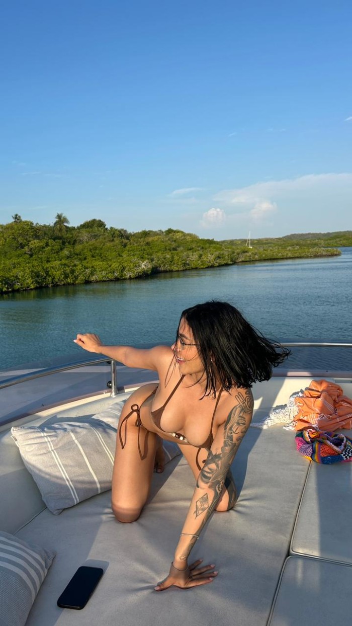 HERMOSA ESCORT COLOMBIANA DE FINAS CURVAS