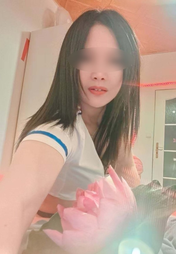 Lisa –DULCE JOVENCITA ASIATICA —