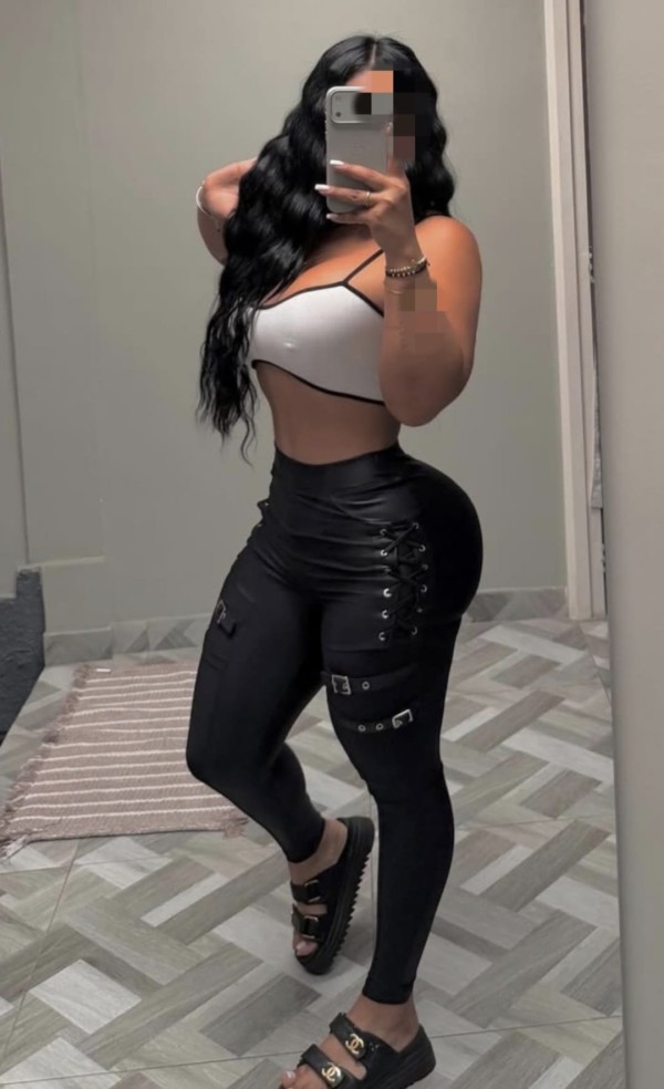 Hermosa colombiana con cuerpo de infarto