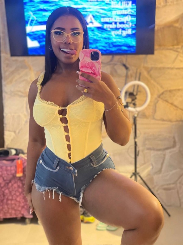 MARTINA DULCE Y ENTREGADA LLAMAME