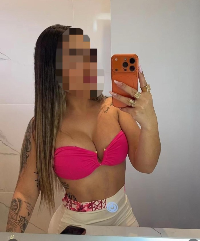 GUAPISIMA ATRACTIVA FIESTERA IMPLICADA