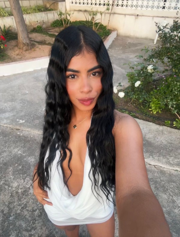Mujer angelical con ganas de fiesta