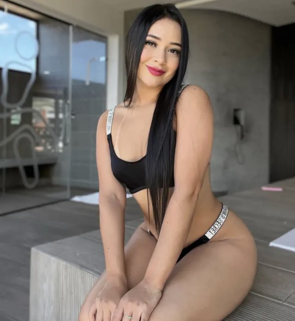SOFIA CHICA JUGUETONA CON CULO  GRANDES
