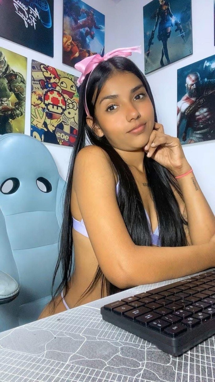ZOE LA DULZURA COLOMBIANA HECHA MUJER!