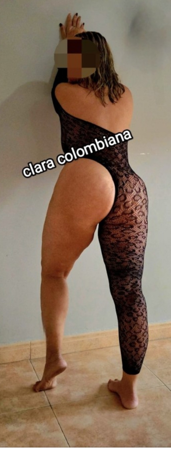RICA MADURITA COLOMBIANA CLARA VOLCÁN EN LA CAMA