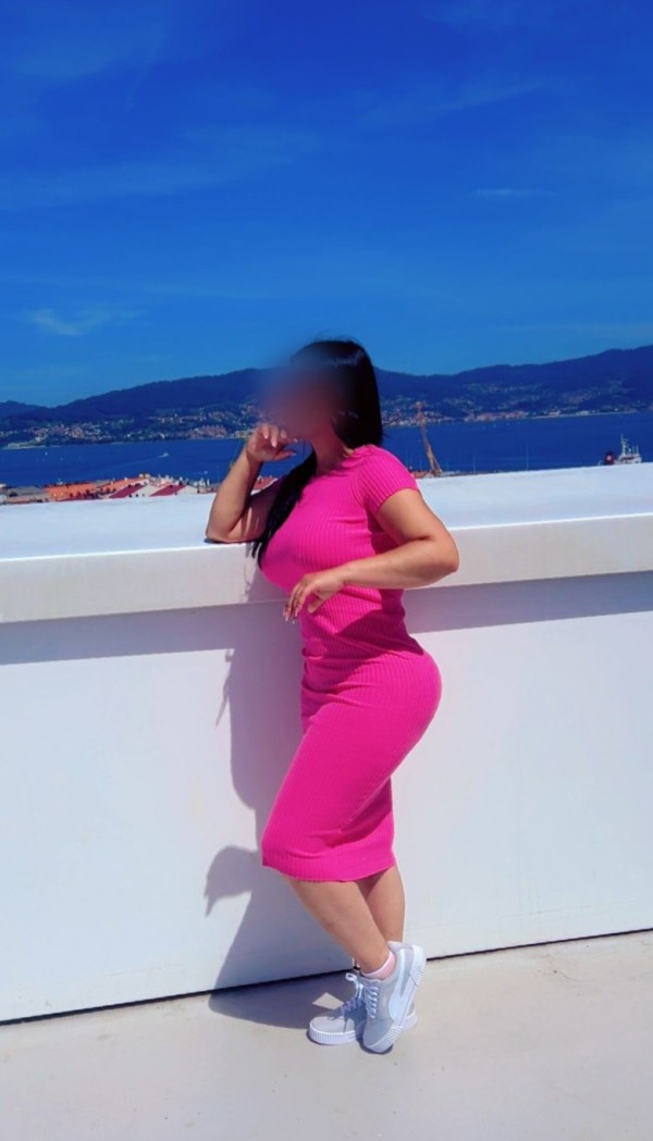 NOVEDAD JOVEN CACHONDA CON POSTURAS CALIENTES/ VIGO