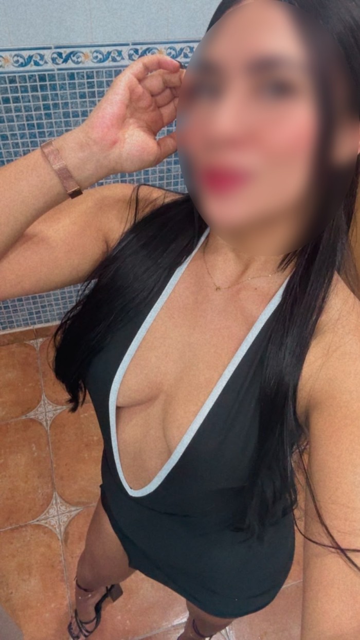 COMPLACIENTE, ELEGANTE Y LLENA DE ENCANTO 663127543