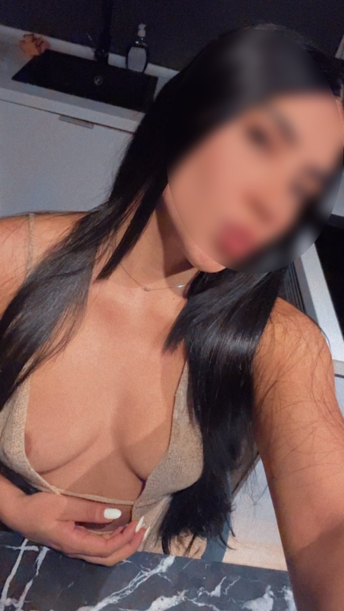 COMPLACIENTE, ELEGANTE Y LLENA DE ENCANTO 663127543