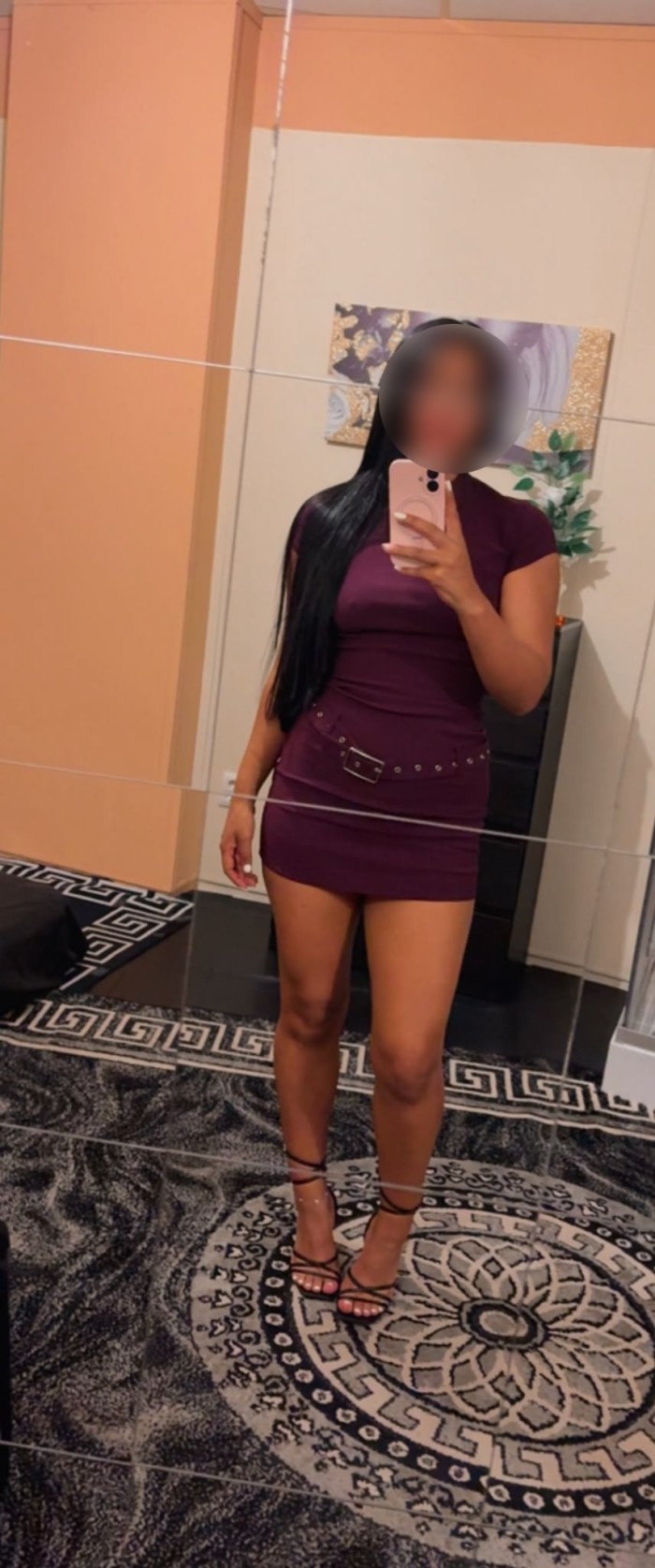 COMPLACIENTE, ELEGANTE Y LLENA DE ENCANTO 663127543