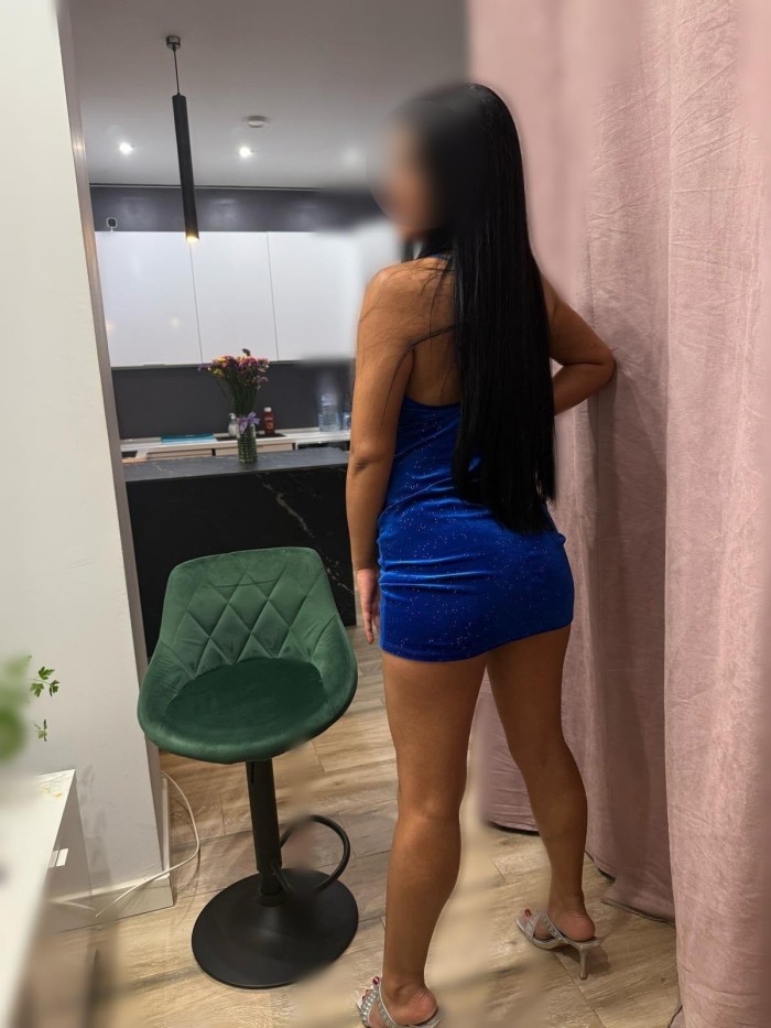 COMPLACIENTE, ELEGANTE Y LLENA DE ENCANTO 663127543
