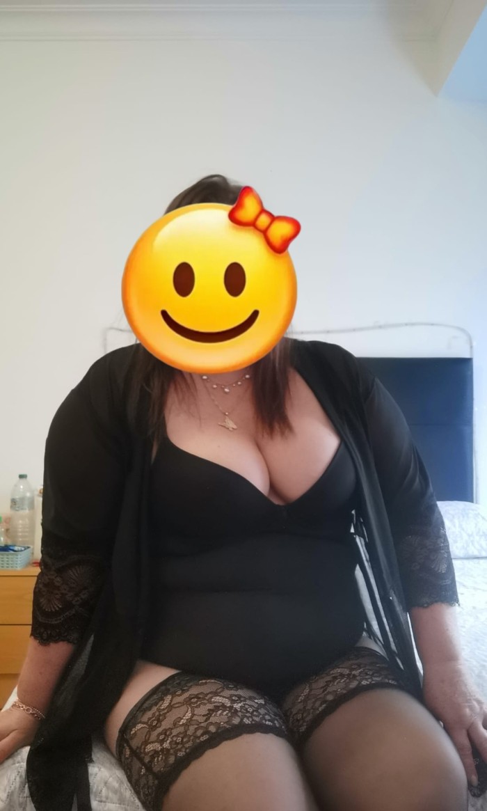 GORDITA CACHONDA .PRIMERA VEZ EN TU CIUDAD