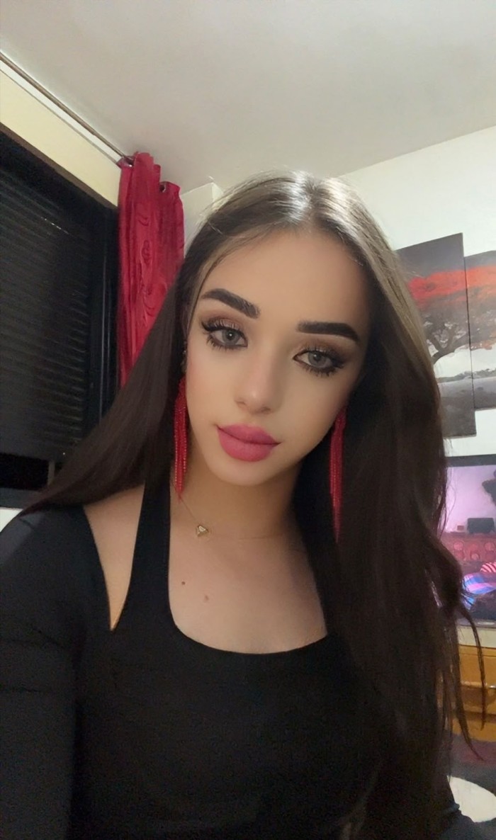 EXPECTACULAR CHICA TRANS JOVENCITA